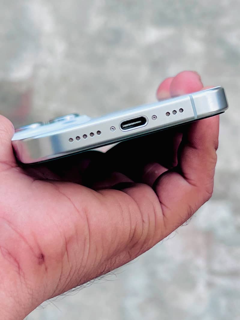 Apple iPhone 16 Pro 4