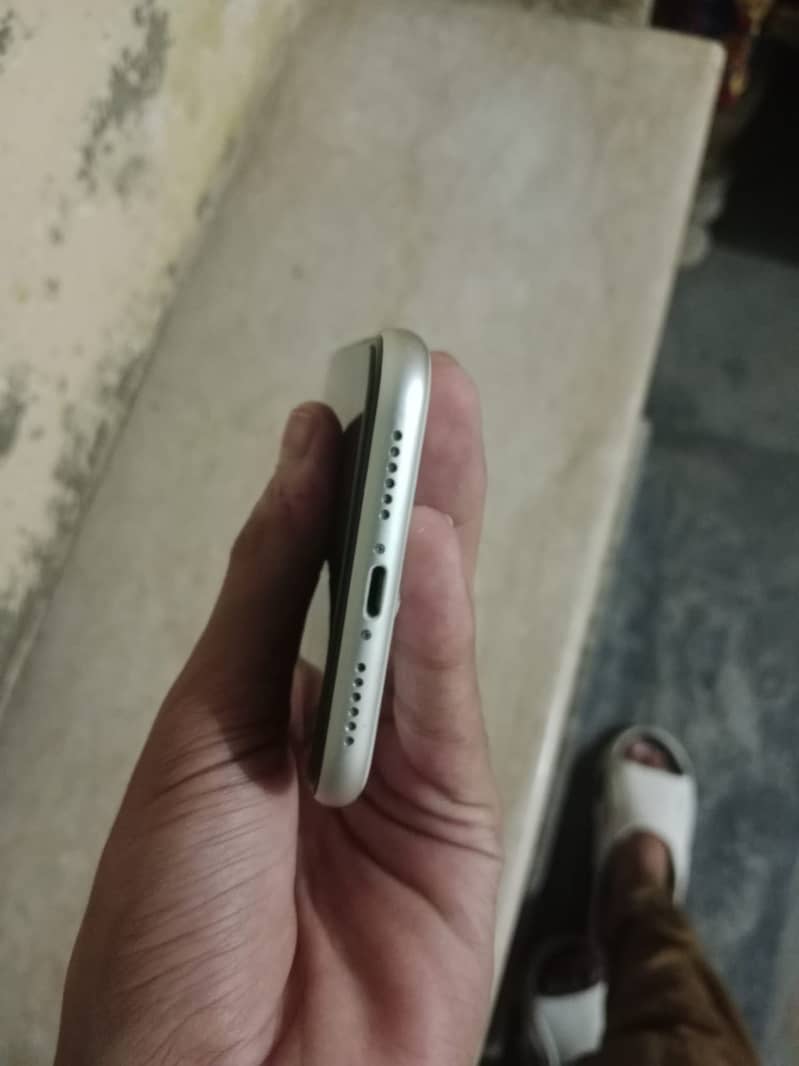 Apple iPhone 11 3