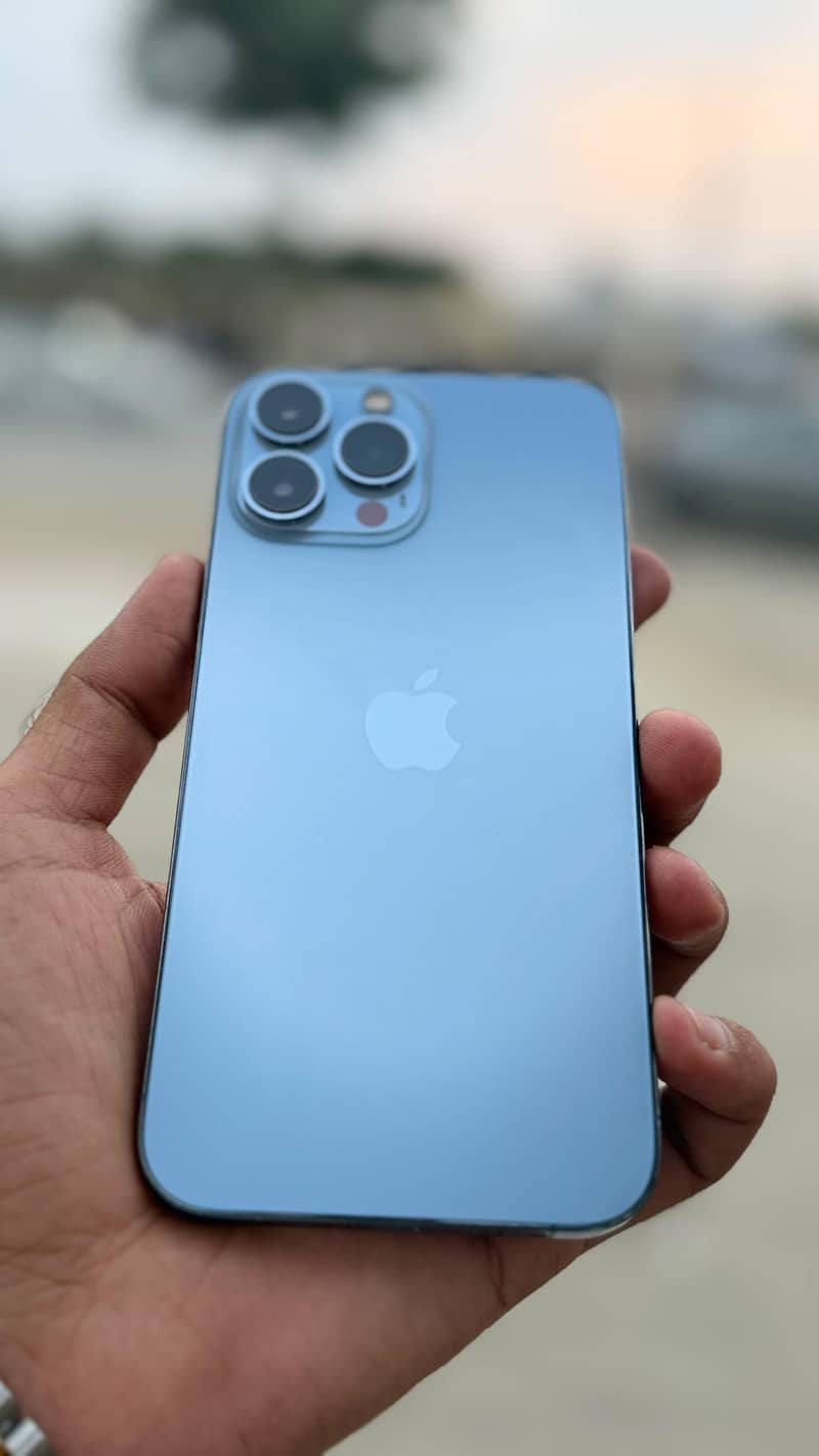 Apple iPhone 13 Pro Max 4