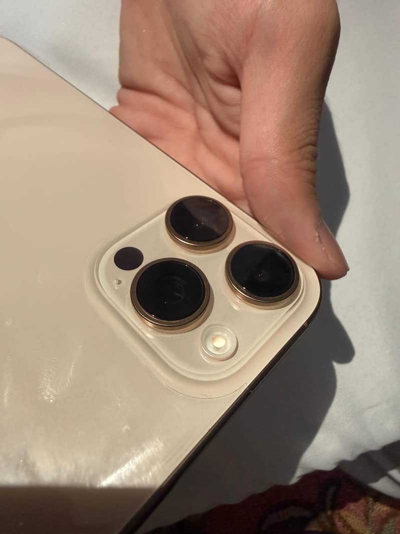 Apple iPhone 16 Pro Max 6