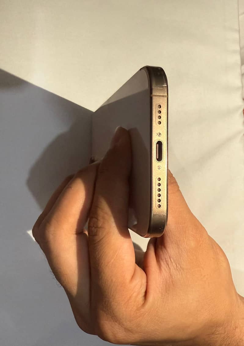 Apple iPhone 16 Pro Max 7