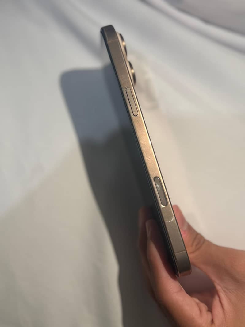 Apple iPhone 16 Pro Max 8