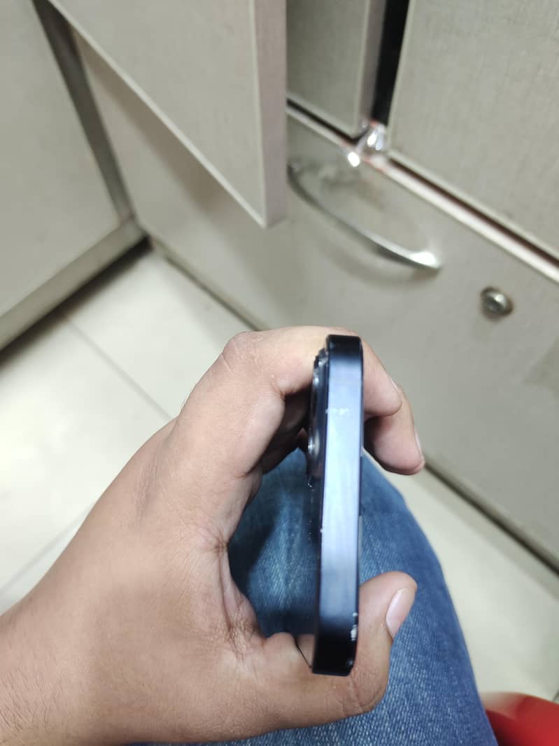 Apple iPhone 13 4