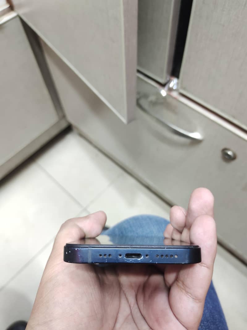 Apple iPhone 13 5