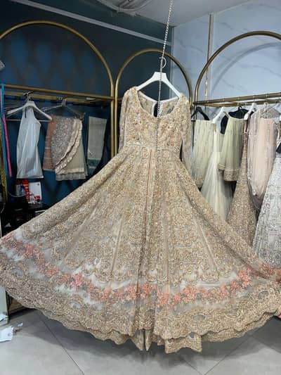Maxi Luxury beautiful RS 295000.        Whatsapp 03464130760