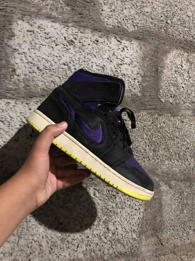 excellent condition with no any type of dent Nike Jordan size:8