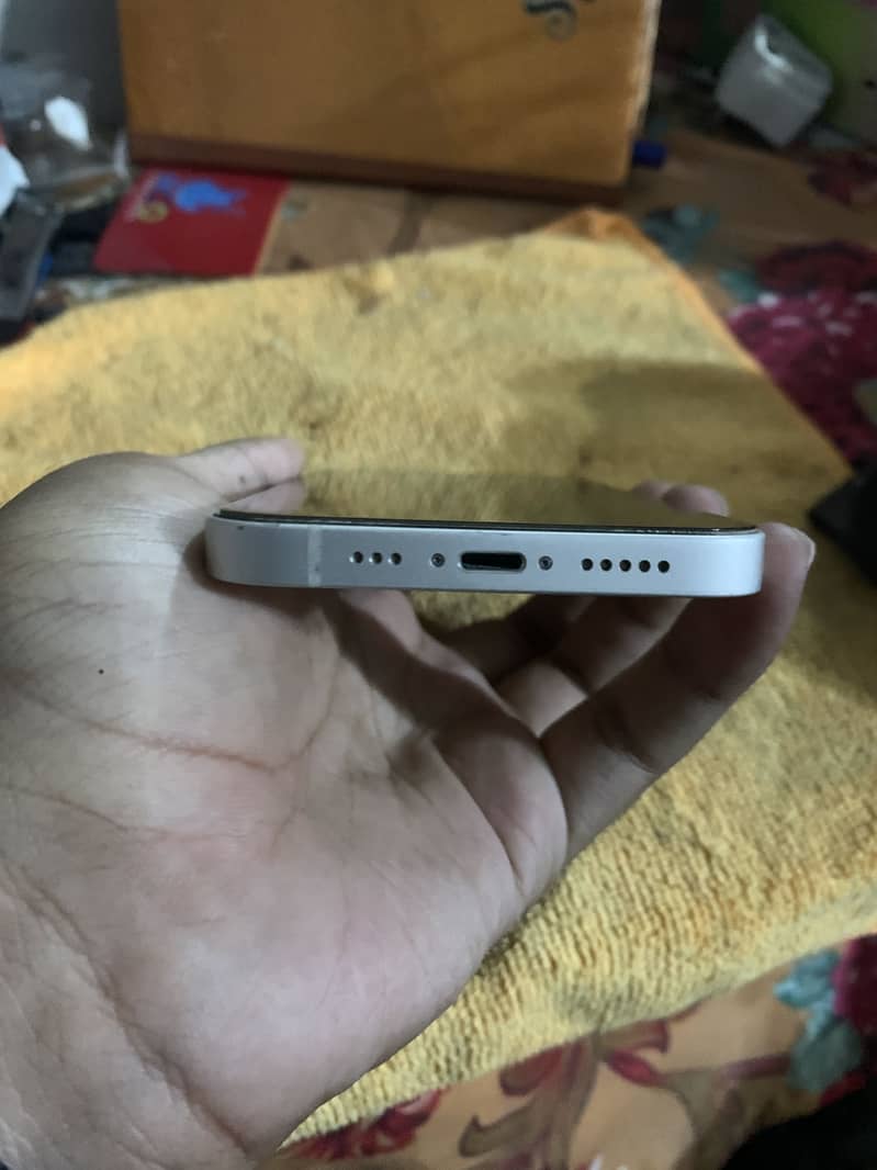 Apple iPhone 13 2