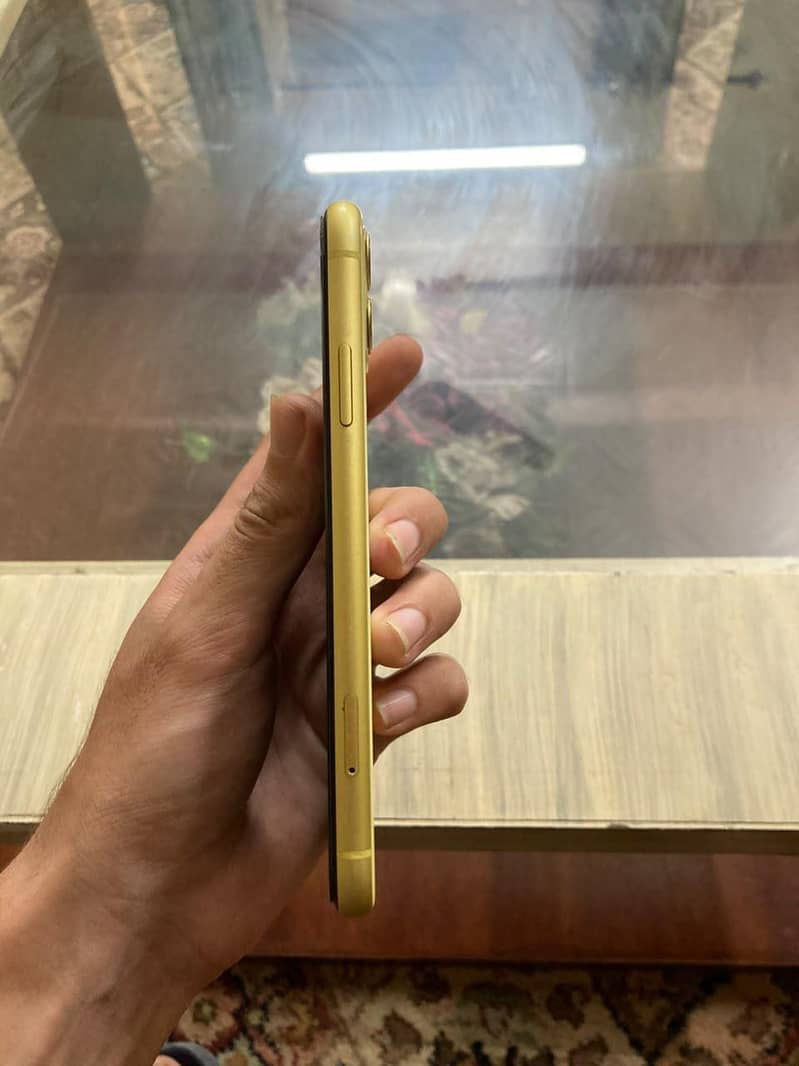 Apple iPhone 11 3