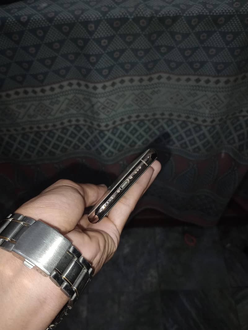 Apple iPhone 11 Pro 4