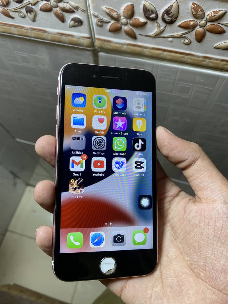 Apple iPhone 7 0