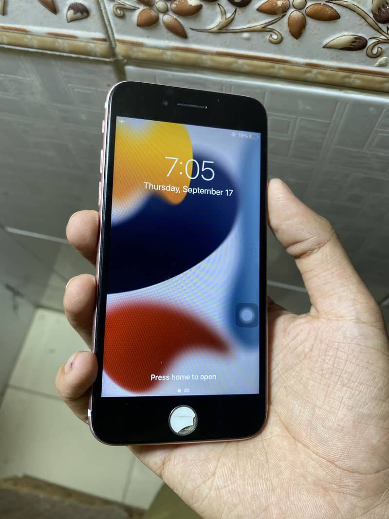 Apple iPhone 7 1