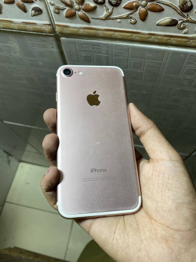 Apple iPhone 7 2