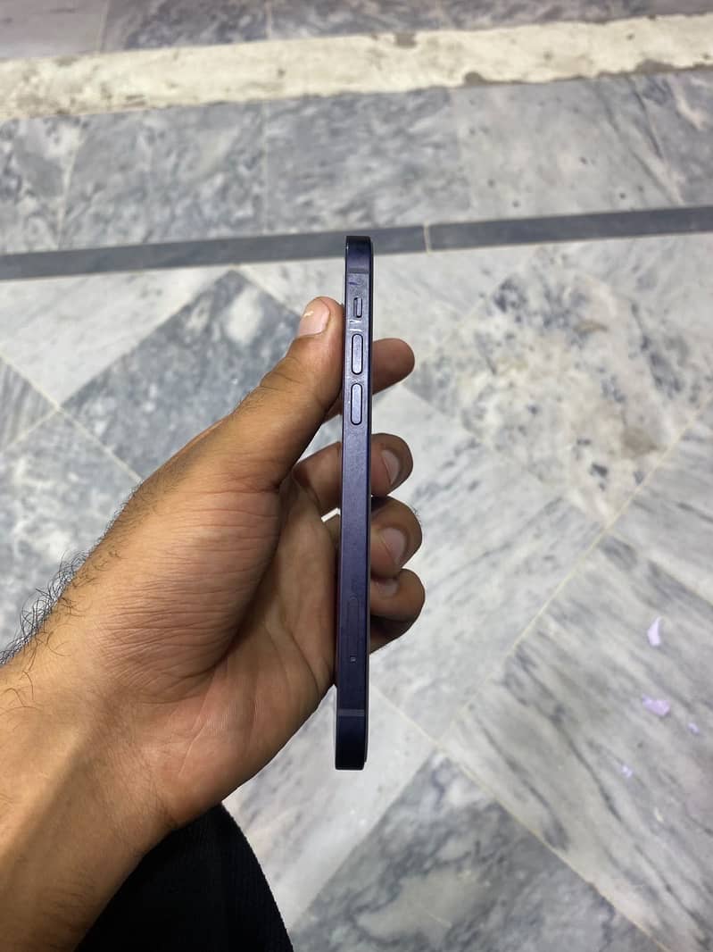 Apple iPhone 12 1
