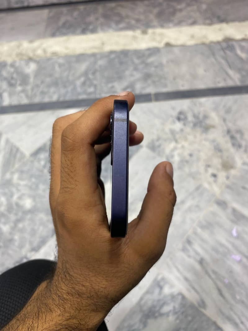 Apple iPhone 12 3