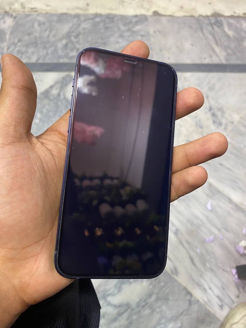 Apple iPhone 12 4