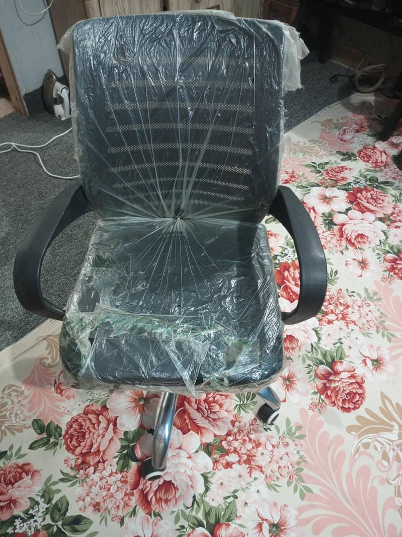Computer Table and Chair 3