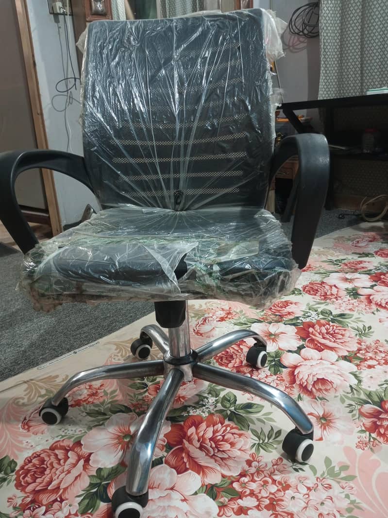 Computer Table and Chair 4