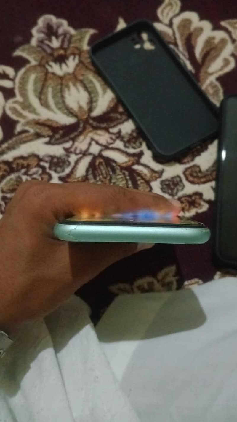Apple iPhone 11 3