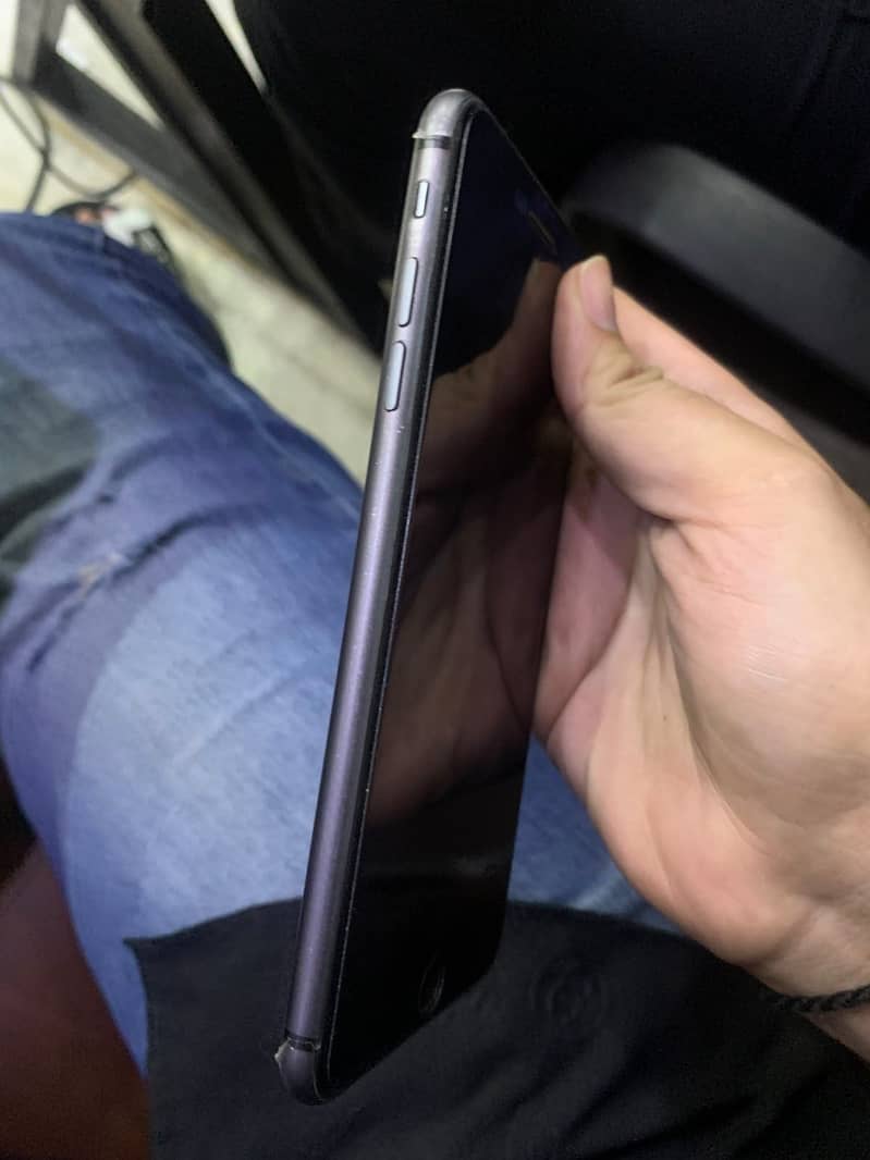 Apple iPhone 8 Plus 2