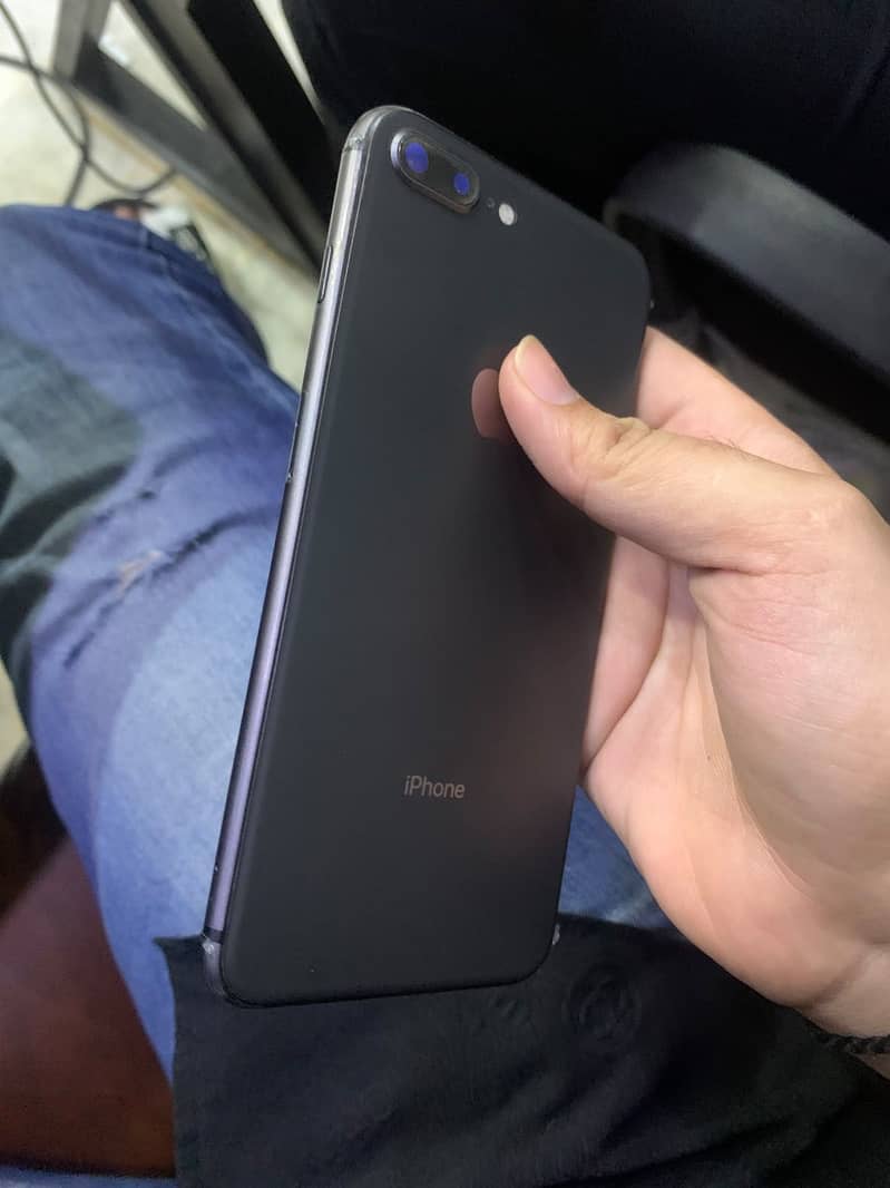 Apple iPhone 8 Plus 6
