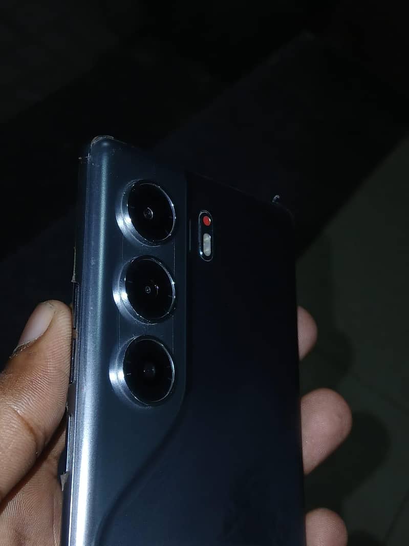 Tecno CAMON 40 Pro 1