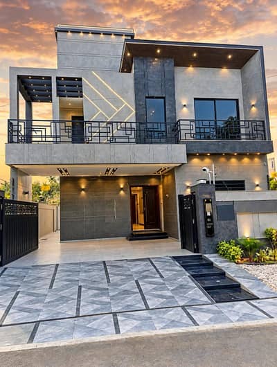 10 Marla Brand New Luxury House For Sale With 5 ACs Installed, 12KW Solar System, CCTV & Electric Security Wire - LESCO, Gas Installed