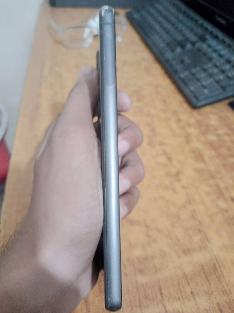Samsung Mobile S21 FE 1