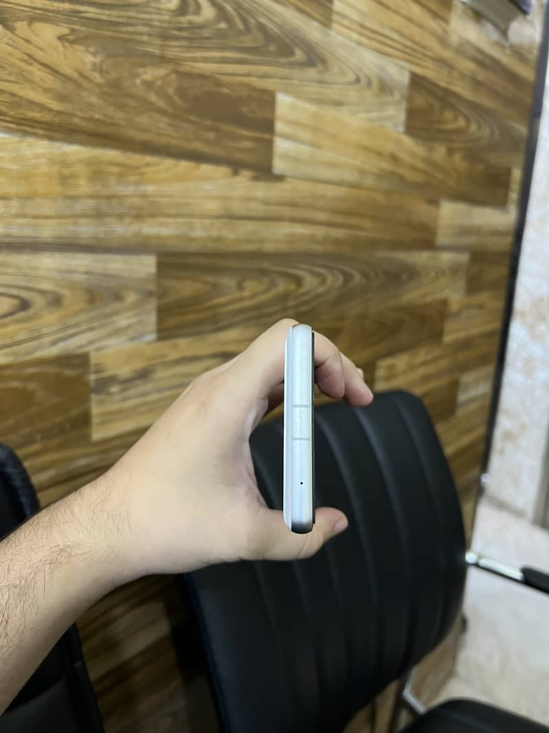 Google Pixel 7a 4