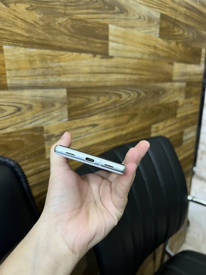Google Pixel 7a 5