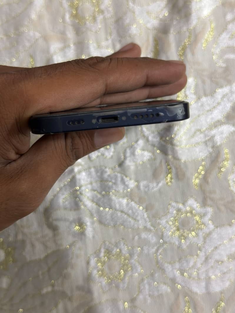 Apple iPhone 12 3