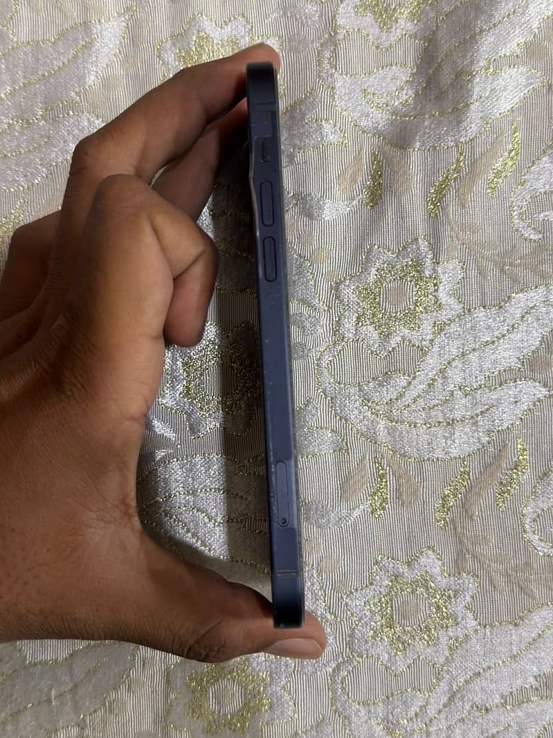 Apple iPhone 12 6