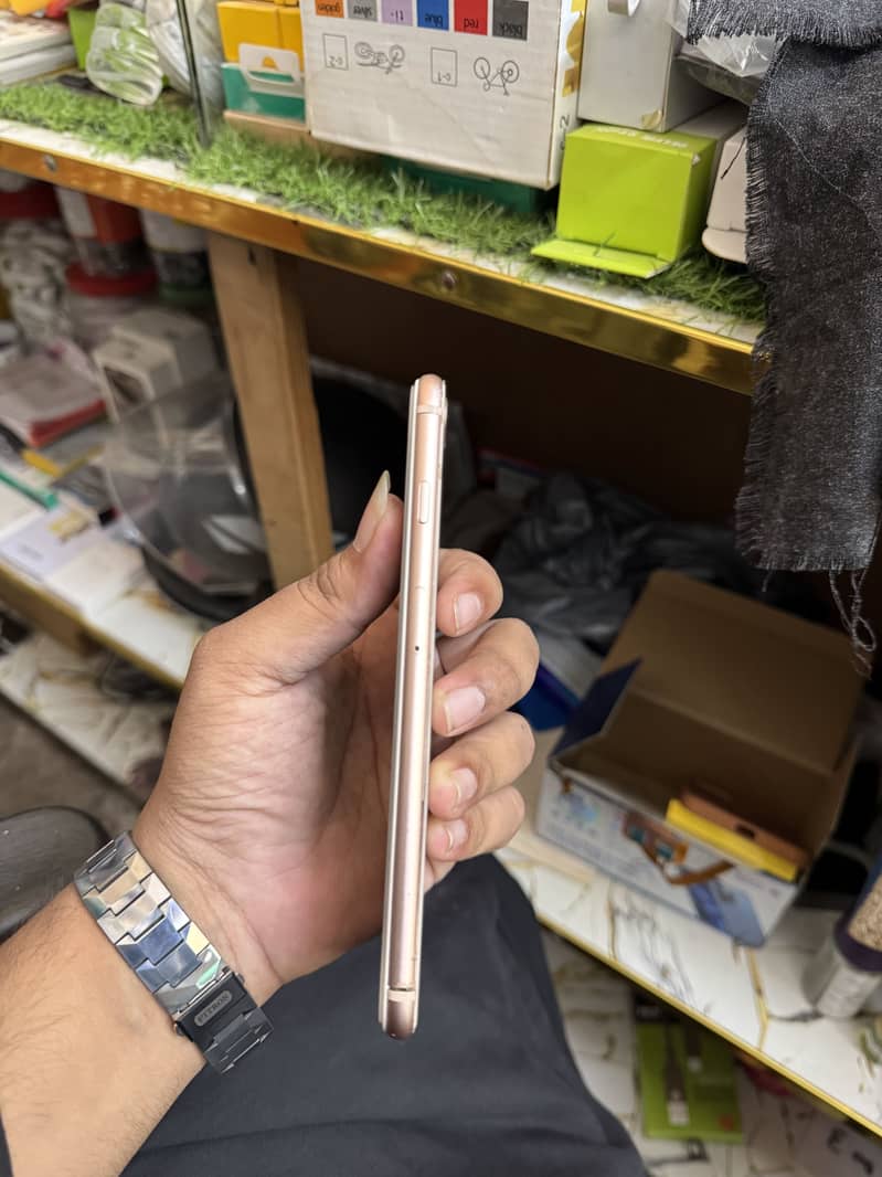 Apple iPhone 8 Plus 2
