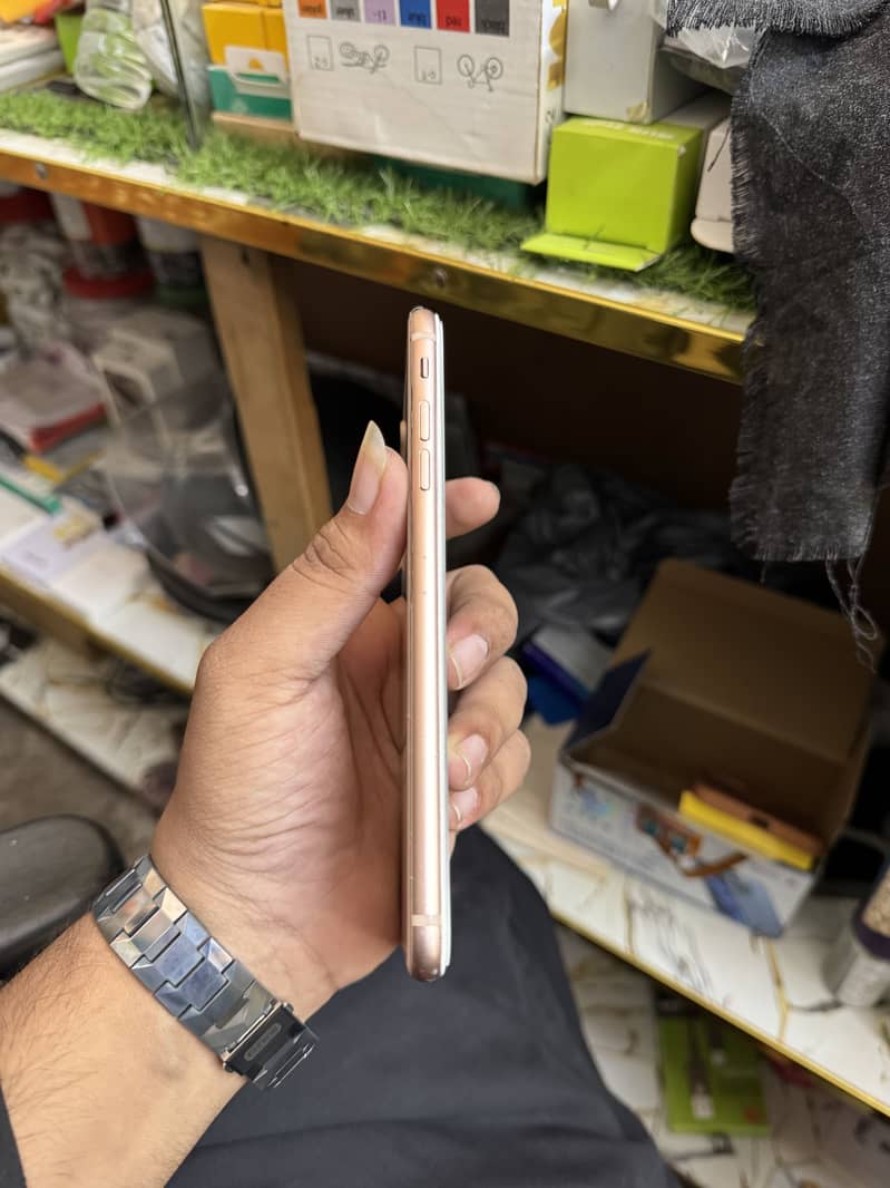 Apple iPhone 8 Plus 3