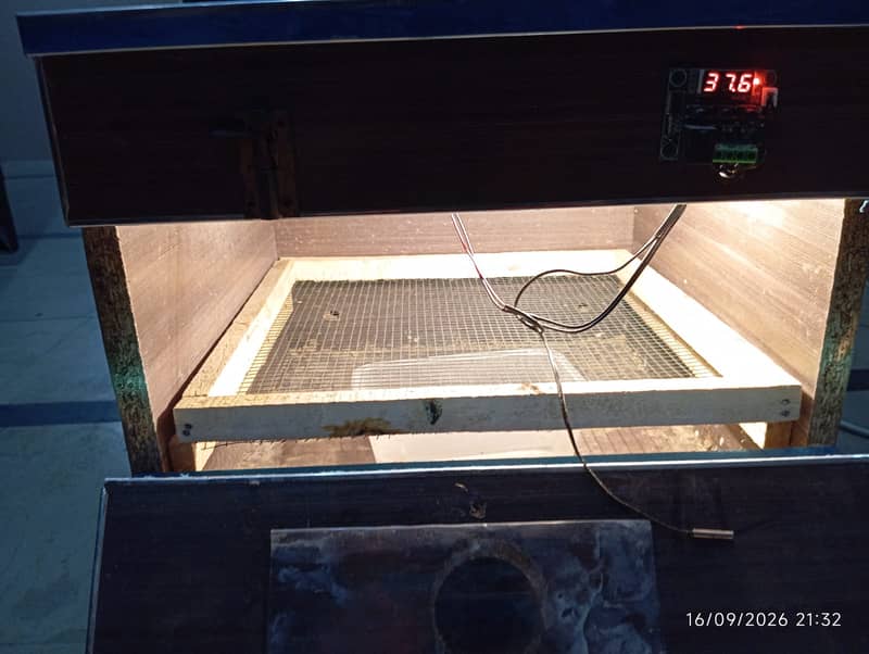 incubators / egg hatching machine / fully automatic incubator 0