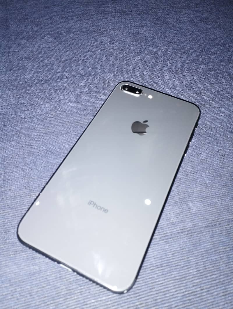 Apple iPhone 8 Plus 0