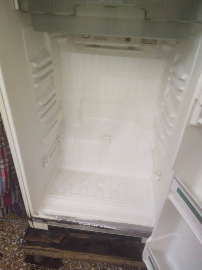 Refrigerator 0