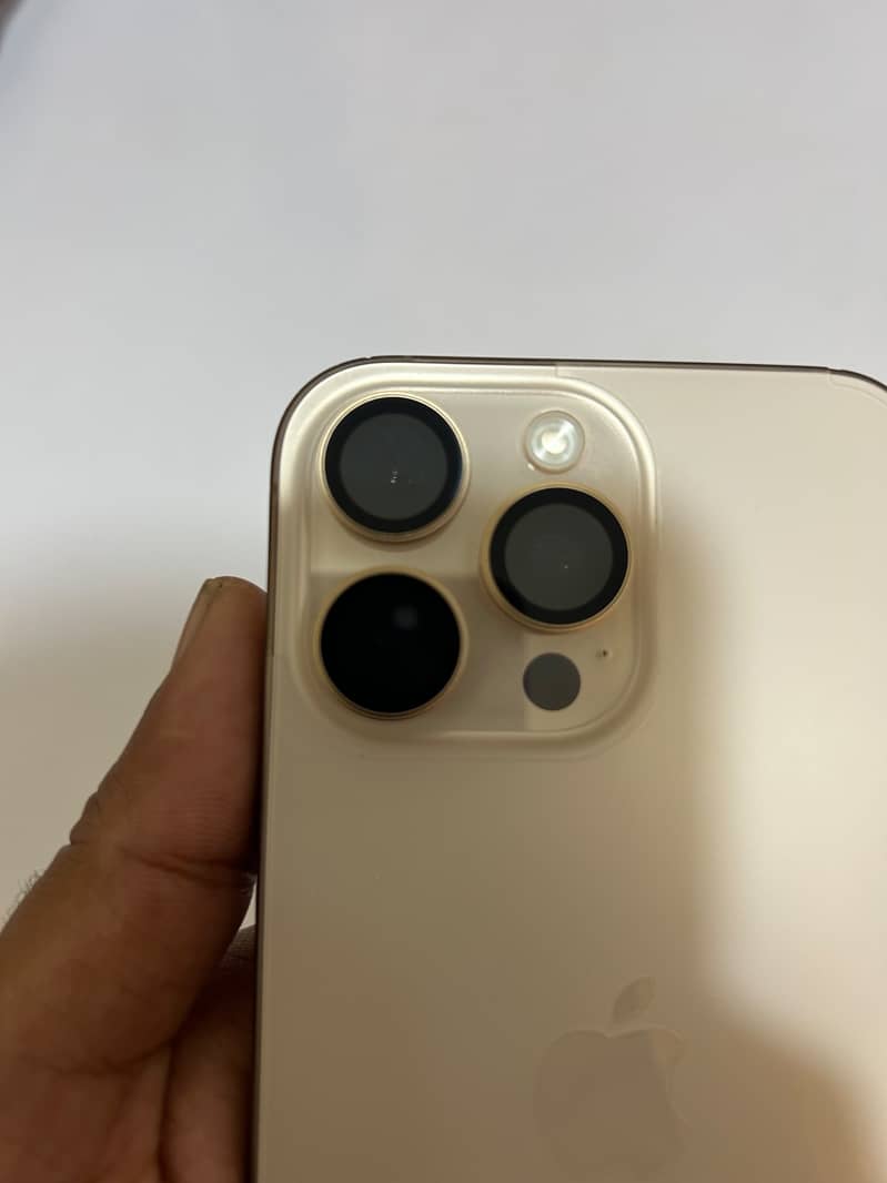 Apple iPhone 16 Pro Max 0