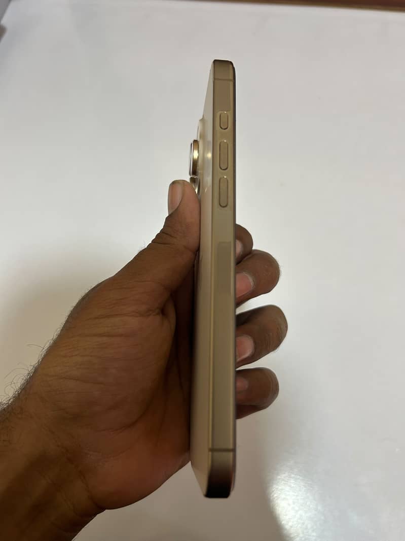 Apple iPhone 16 Pro Max 2