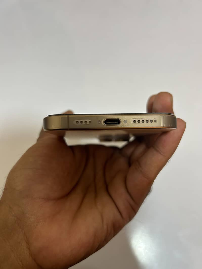 Apple iPhone 16 Pro Max 7