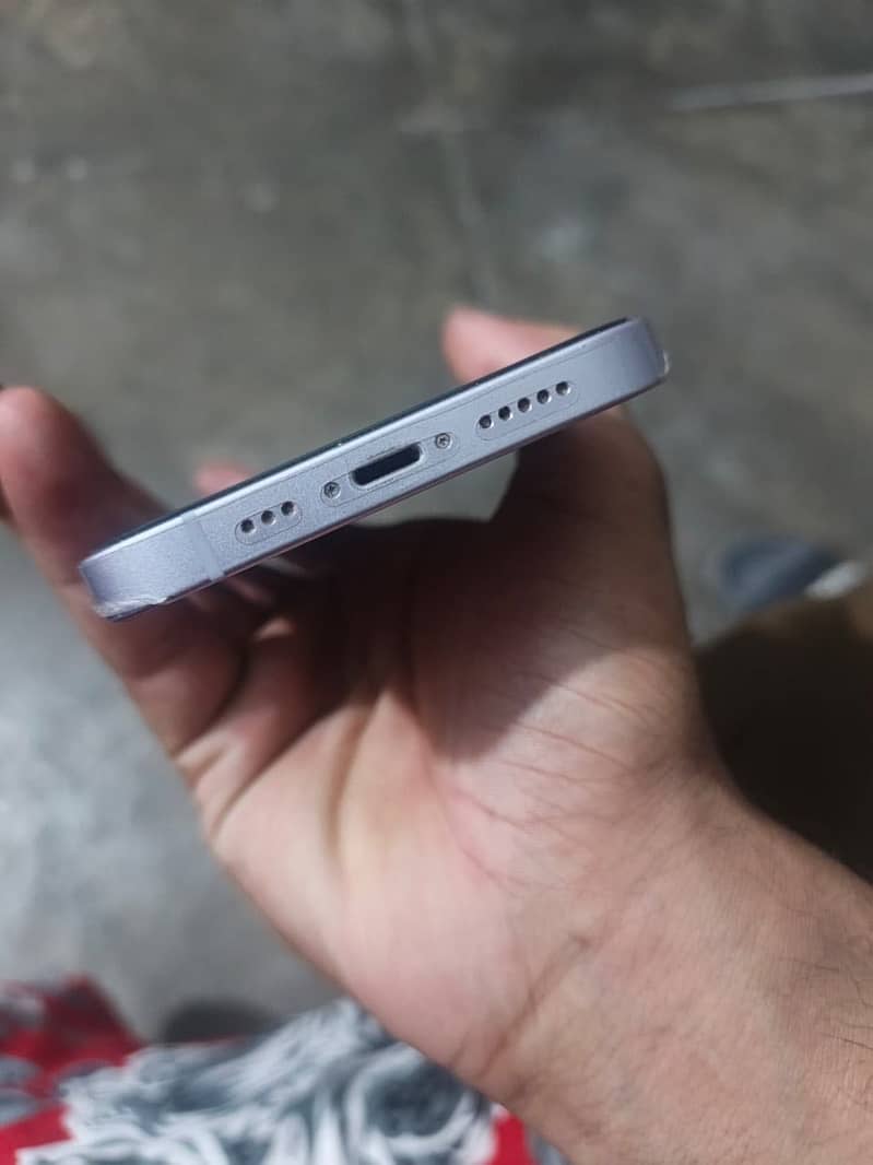 Apple iPhone 14 3