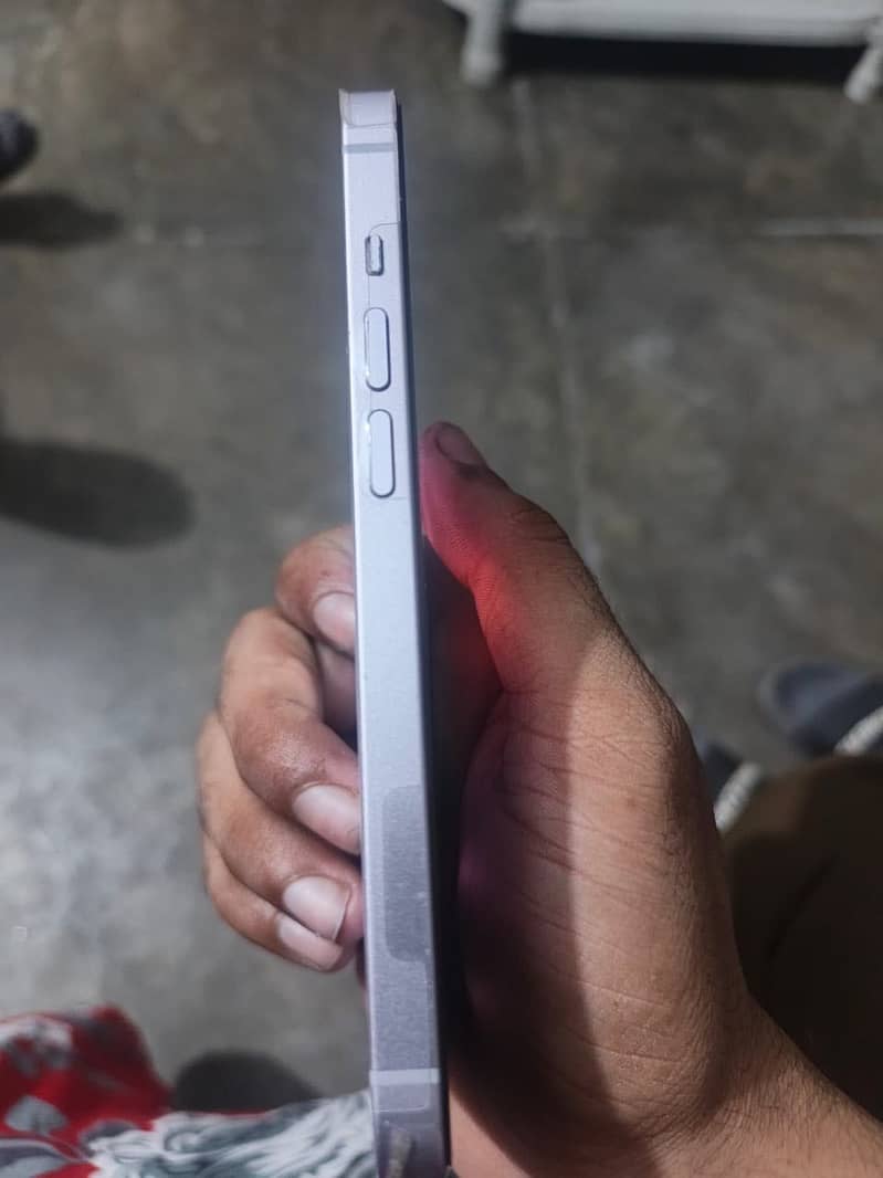 Apple iPhone 14 4