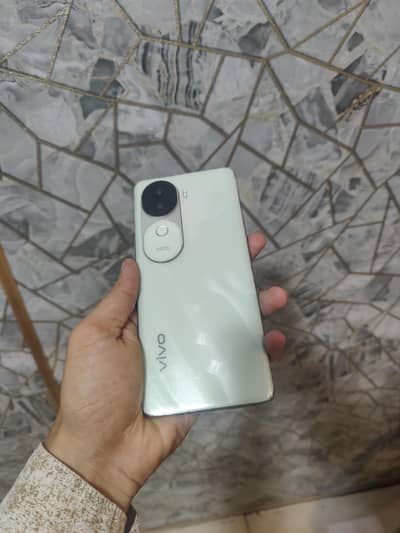 Vivo V40e