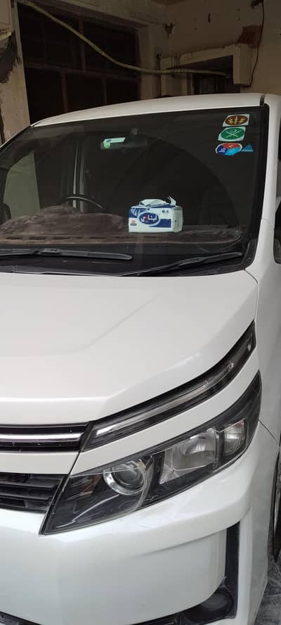 Toyota Voxy 2015