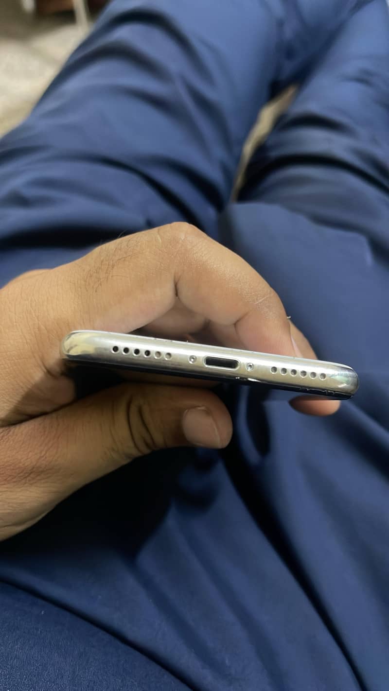 Apple iPhone X 4