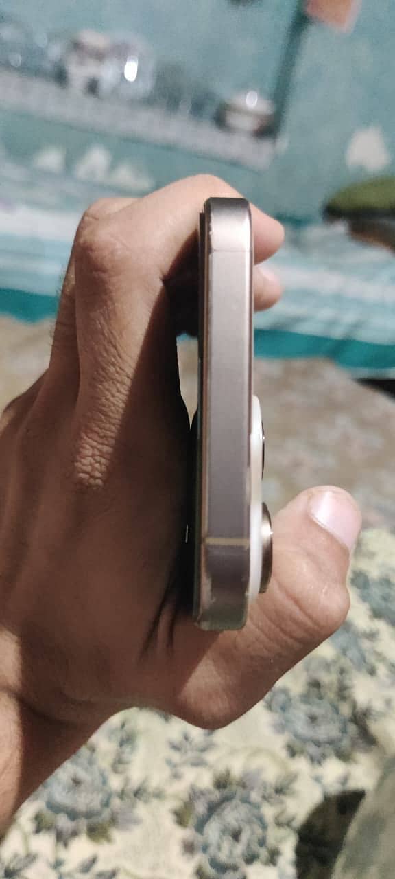 Apple iPhone 16 Pro Max 5