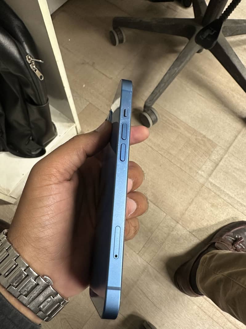 Apple iPhone 13 2