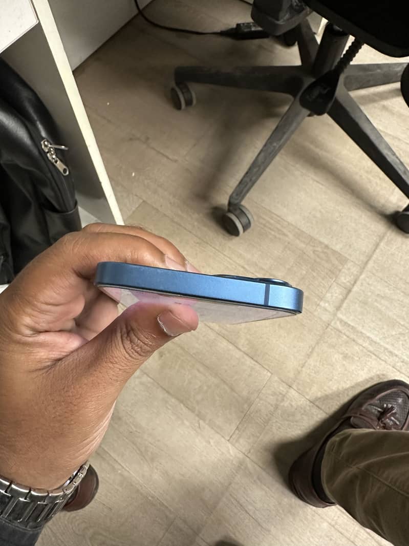 Apple iPhone 13 3