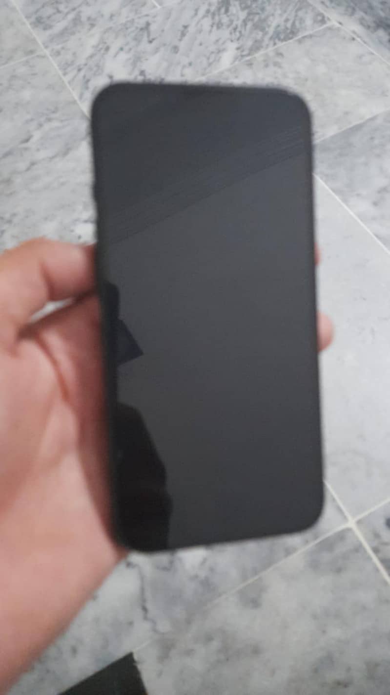 Apple iPhone 13 1