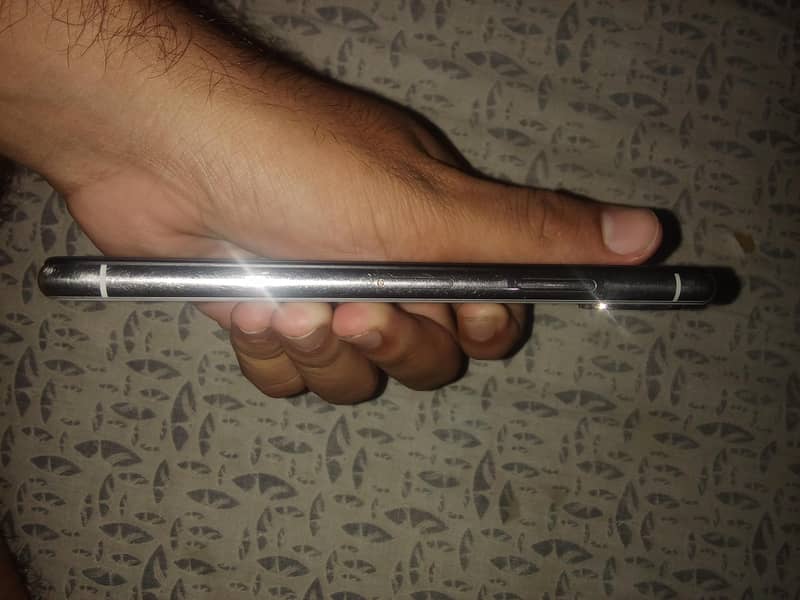 Apple iPhone X 4
