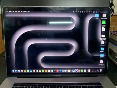MacBook Pro 15" 2018 | Core i7 6-Core | 16GB RAM | 500GB | Retina